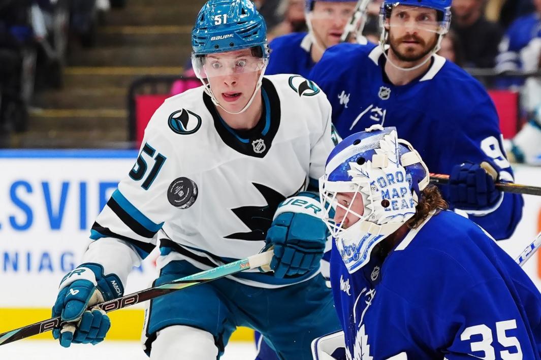 Wennberg Anh Hùng, Cá Mập San Jose Thắng Kịch Tính tại Toronto 1 BNG Z SHARKS 1212 3