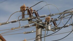 Cây đổ, đường tắc ở Bắc Harris County do đứt đường dây điện