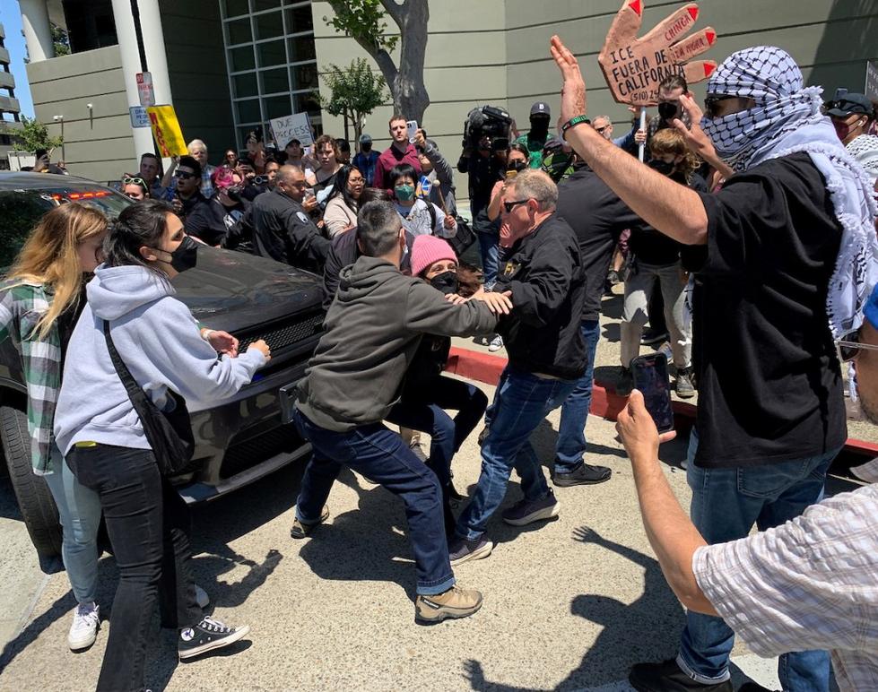 Cư dân Contra Costa 'Cùng Chung Sức' Giúp Đỡ Di Dân Bất Hợp Pháp 1 CTR L IMMIGCOCO 1219 9 2