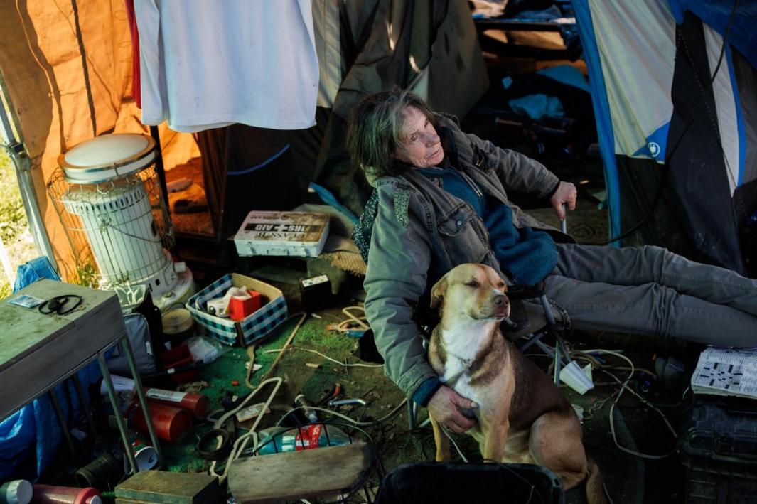 Cư dân Vùng Vịnh họp bàn về vấn đề vô gia cư 1 EBT L FRECAMPBAN 1