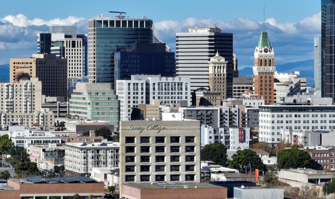 Vùng Vịnh tăng việc làm, California lại giảm 1 EBT L LANEYAERIAL 11XX 2