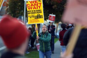 Trường học West Contra Costa tiến gần thỏa thuận, trong khi áp lực chính trị gia tăng 8 Trường học West Contra Costa tiến gần thỏa thuận, trong khi áp lực chính trị gia tăng