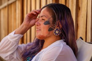 Một người mẹ vượt qua quá khứ đau thương, tìm thấy sức mạnh tại một trung tâm cứu trợ