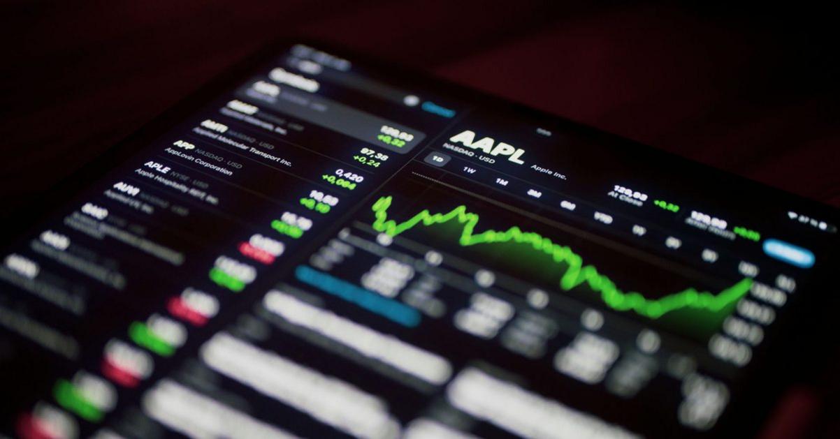 Citi Nâng Khuyến Nghị về Cổ Phiếu Apple, Tăng Mục Tiêu Giá 1 Former Apple compliance lawyer fined