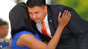 Cựu ủy viên hội đồng thành phố Compton nhận tội hối lộ 18 Cựu ủy viên hội đồng thành phố Compton nhận tội hối lộ