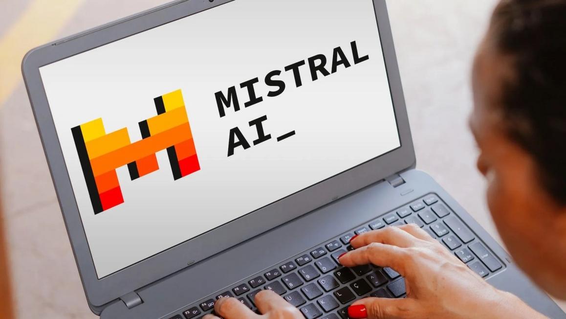 Mistral thu hẹp khoảng cách với các đối thủ AI lớn bằng mô hình nguồn mở tiên tiến và mô hình nhỏ mới 1 GettyImages 2147859992 e1713960898378