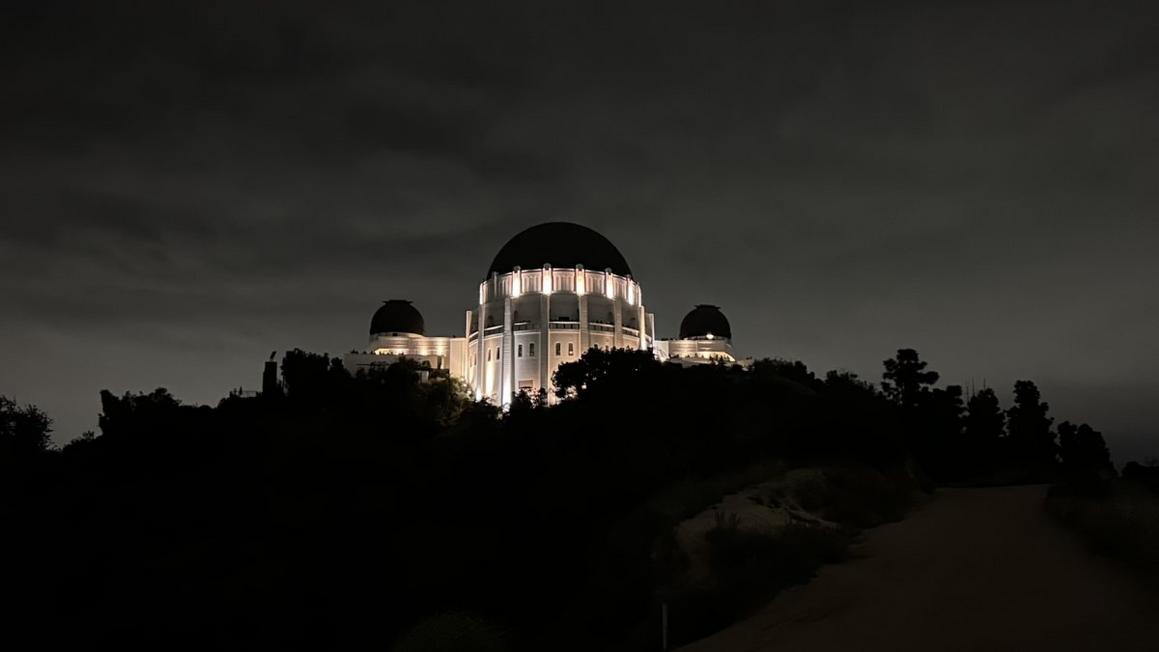 Tận hưởng không khí Giáng Sinh với buổi ngắm sao miễn phí tại Griffith Observatory 1 GettyImages 2161793003