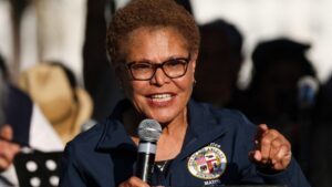 Thị Trưởng Los Angeles Karen Bass Tuyên Bố Tái tranh cử 29 Thị Trưởng Los Angeles Karen Bass Tuyên Bố Tái tranh cử