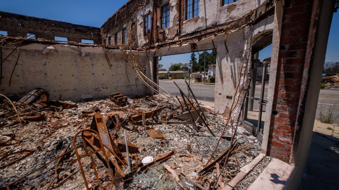 5 nhà thầu 'lậu' bị truy tố vì nhắm vào nạn nhân cháy rừng ở Altadena 1 GettyImages 2226986721