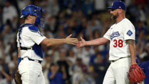 Cựu cầu thủ ném bóng của Dodgers gia nhập đội Angels