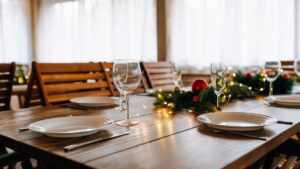 Nhân viên nhà hàng hủy tiệc, quyên góp tiền cho đồng nghiệp nhận con nuôi