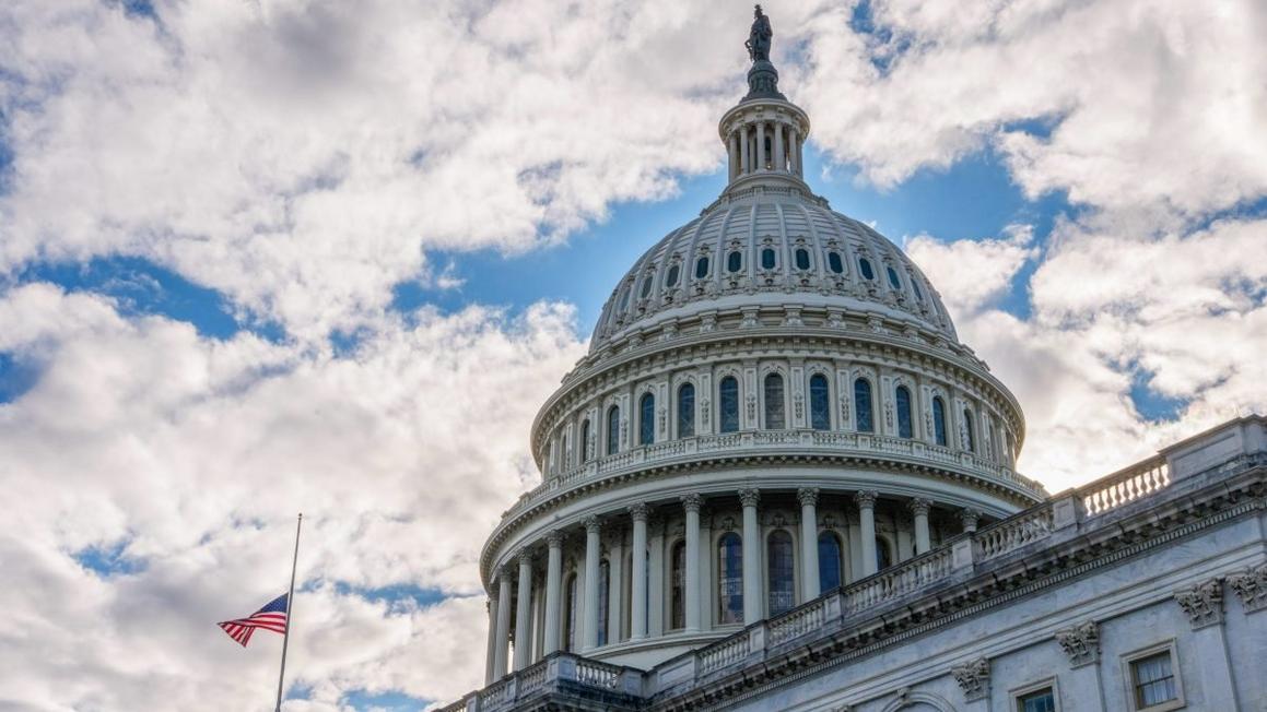 Thượng Viện Mỹ Sẽ Bỏ Phiếu về Tương Lai của Chăm Sóc Sức Khỏe 1 GettyImages 2245549370 e1765462485272