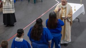 Tù nhân ở Los Angeles đón Lễ Giáng Sinh bằng thánh lễ