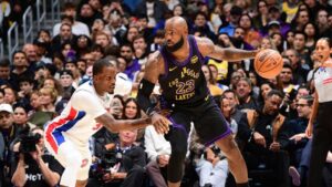 LeBron James thua trận sinh nhật tuổi 41