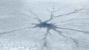 Ba học sinh rơi xuống hồ băng ở New Jersey 32 Ba học sinh rơi xuống hồ băng ở New Jersey