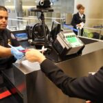 Gia đình di dân California lo lắng khi đi lại trong mùa lễ