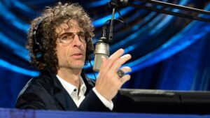 Howard Stern gia hạn hợp đồng, chê bai người ủng hộ Tổng Thống Donald Trump 9 Howard Stern gia hạn hợp đồng, chê bai người ủng hộ Tổng Thống Donald Trump