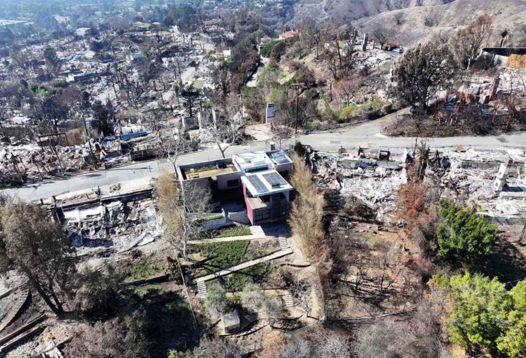 Tiểu bang California trì hoãn quy định phòng cháy ‘vùng zero’ 1 LDN L HOME HARDENING 0223 KOVAC DM 01