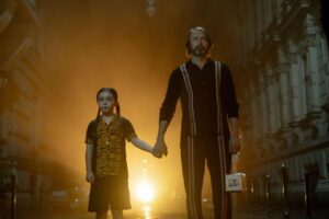 Trong 'Dust Bunny,' Mads Mikkelsen Săn Quái Vật Dưới Gầm Giường 9 Trong ‘Dust Bunny,’ Mads Mikkelsen Săn Quái Vật Dưới Gầm Giường