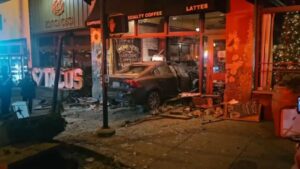 Người đàn ông 90 tuổi qua đời sau khi lái xe tông vào quán cà phê 6 Người đàn ông 90 tuổi qua đời sau khi lái xe tông vào quán cà phê