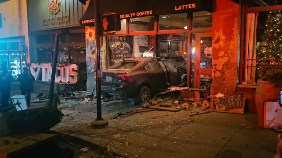 Người đàn ông 90 tuổi qua đời sau khi lái xe tông vào quán cà phê 1 LG Coffee Shop