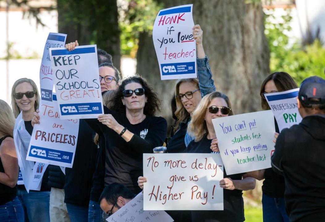 Khu học chánh Los Gatos-Saratoga đối diện khoản thâm hụt 3.2 triệu đô 1 LGW TEACHERS 0524 1