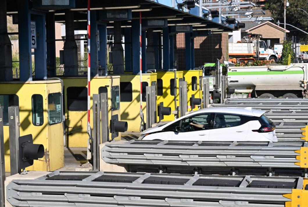 Trạm thu phí Cầu Richmond-San Rafael dự kiến sẽ được dỡ bỏ 1 MIJ L RSR BRIDGE 1130 24