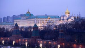 Ukraine tuyên bố sẵn sàng cho thỏa thuận hòa bình, trong khi Nga tiếp tục không kích