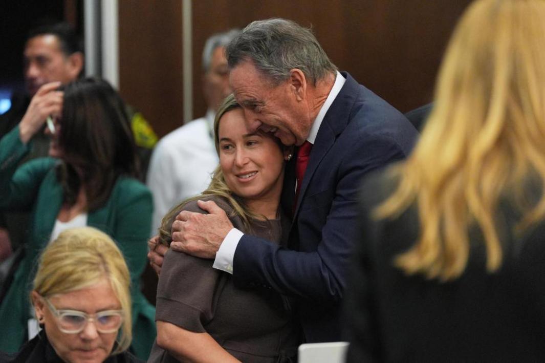 Vợ góa phụ của Tyler Skaggs làm chứng rằng cô không biết về việc dùng thuốc bất hợp pháp của chồng, nhưng giờ đã hiểu tại sao anh lại làm vậy 1 OCR L OPENING 1015 19