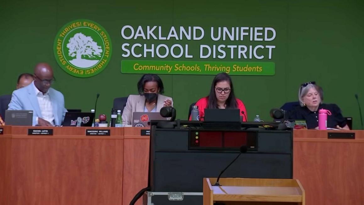 Học Khu Oakland đối diện với hạn chót về ngân sách 1 Oakland School Board