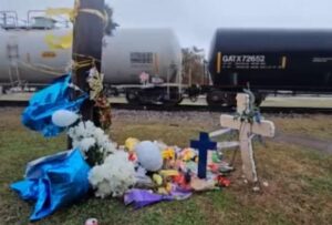 Một năm sau cái chết của học sinh, cầu vượt tưởng niệm được xây dựng tại Houston 32 Một năm sau cái chết của học sinh, cầu vượt tưởng niệm được xây dựng tại Houston