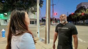 Người đàn ông Houston kêu gọi phòng ngừa tai nạn đi ngược chiều sau khi anh trai qua đời