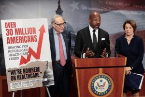 Thượng Viện bác bỏ trợ cấp Obamacare, giá bảo hiểm y tế tăng vọt 26 Thượng Viện bác bỏ trợ cấp Obamacare, giá bảo hiểm y tế tăng vọt