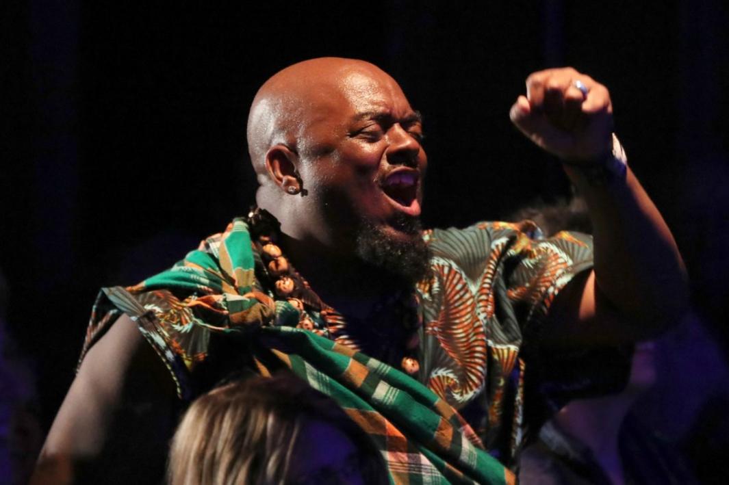 Dàn Hợp Xướng Liên Tôn Oakland Ăn Mừng Cột Mốc Lớn Với Tháng 12 Bận Rộn 1 SJM L KELLY 1204 01