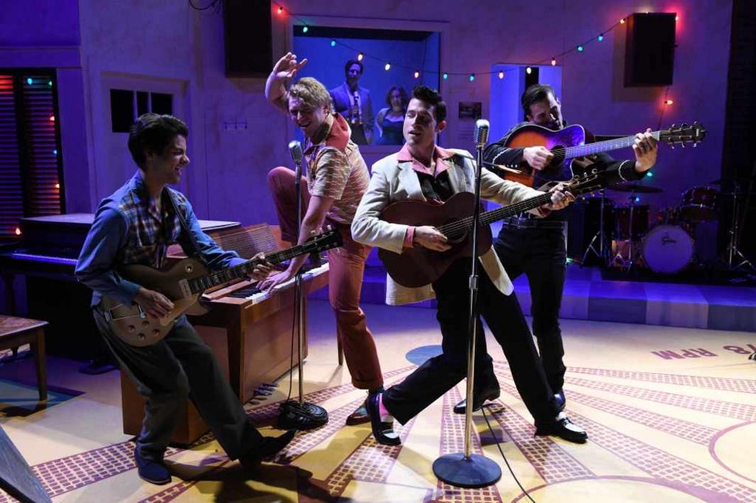 Xem lại: Rock 'n' roll lịch sử với thái độ trong 'Million Dollar Quartet' 1 SJM L QUARTET 1203