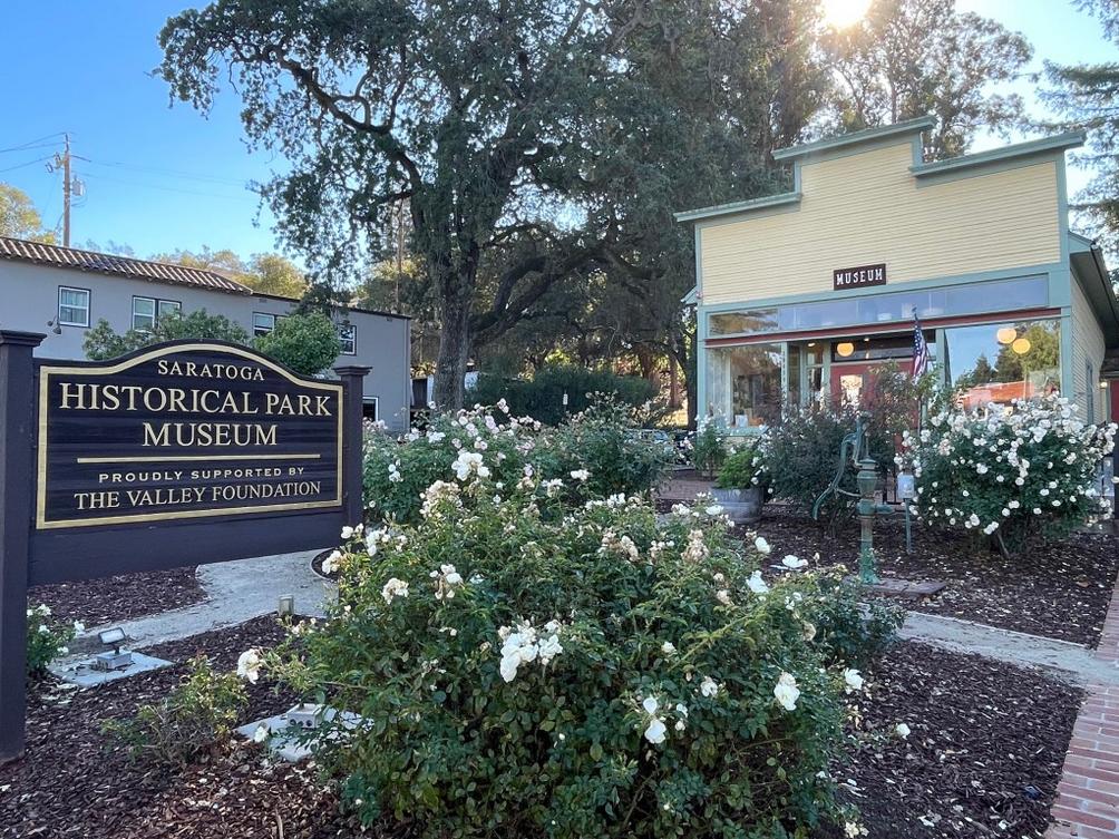 SJM L SARATOGA 1207 04