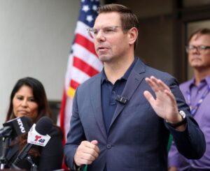 Thư bạn đọc: Eric Swalwell là lựa chọn tuyệt vời cho Thống đốc California