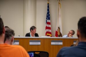 Trường học xin lỗi sau khi ủy viên ban giám hiệu hát bài ‘không phù hợp’