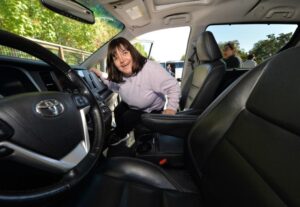 Sự hỗ trợ của cộng đồng giúp người khuyết tật có thêm 'đôi chân' đến tương lai 32 Sự hỗ trợ của cộng đồng giúp người khuyết tật có thêm ‘đôi chân’ đến tương lai