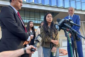 Bà Bộ Trưởng An ninh Nội địa Mỹ Bị Chỉ Trích Vì Bắt Giữ Công Dân Mỹ