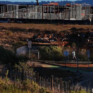 Luật mới giúp đơn giản hóa việc xây dựng nhà ở cho các trường đại học ven biển California