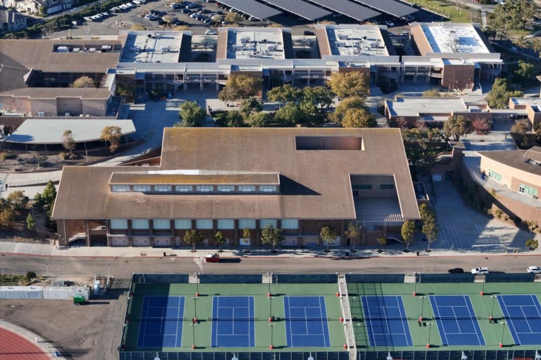 Tranh cãi nảy lửa sau khi trường trung học California cho thuê phòng tập thể dục 1 SUT L cca gym 001