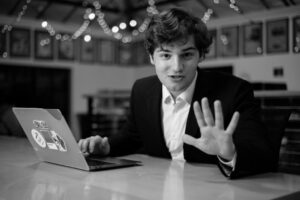 Phóng viên tài ba của Stanford ‘vạch trần’ văn hóa khởi nghiệp ở Thung lũng Silicon