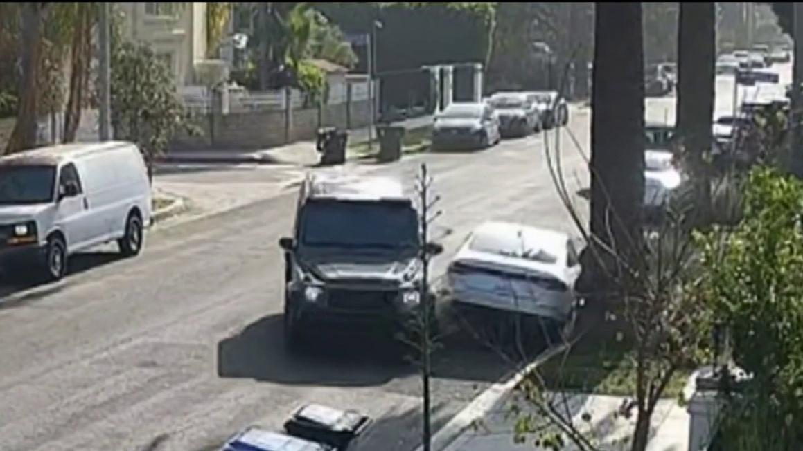 Sherman Oaks mom rams suspected burglars getaway car