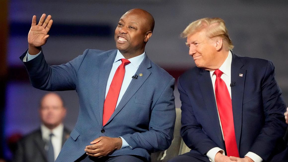 Thượng Nghị sĩ Tim Scott: Tổng Thống Donald Trump sẽ 'ra tranh cử' năm 2026 1 Tim Scott Donald Trump Fox News town hall Greenville SC Feb 20 2024