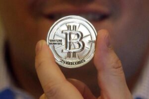 Bitcoin Vọt Lên Trên $90,000 Sau Đợt Bán Tháo Mạnh