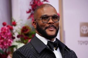 Nạn nhân tố cáo Tyler Perry gửi tin nhắn cảm ơn sau khi bị tấn công tình dục 4 Nạn nhân tố cáo Tyler Perry gửi tin nhắn cảm ơn sau khi bị tấn công tình dục