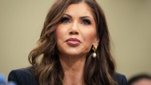 Kristi Noem Kêu Gọi Cấm Nhập Cảnh Mới Sau Vụ Xả Súng Vệ Binh Quốc Gia