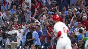 Kyle Schwarber Gia Hạn Hợp Đồng 5 Năm với Người Hâm Mộ Phillies 5 Kyle Schwarber Gia Hạn Hợp Đồng 5 Năm với Người Hâm Mộ Phillies