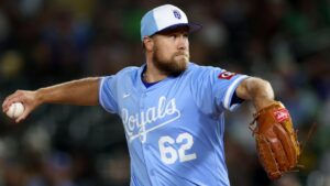 Đội Phillies Trao Đổi Cầu Thủ Strahm sang Kansas City